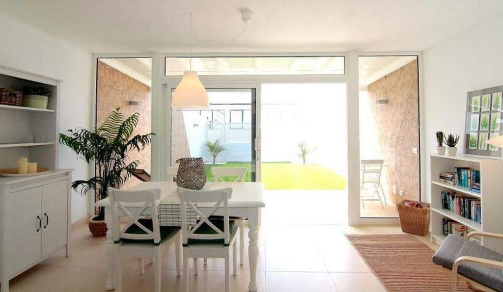 Ground Floor Apartment Suite With Private Garden, Los Charcos Costa Teguise Buitenkant foto
